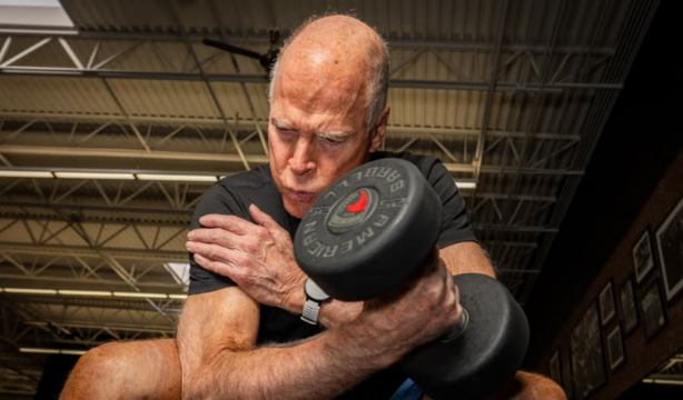 Los consejos del entrenador más longevo del mundo para mantener la forma física tras jubilarse (Jeff Wilson / Men's Health)