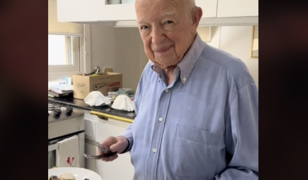 El hermoso gesto de un abuelo de 94 años con su nieta: "Es lo más tierno que verán en su vida"