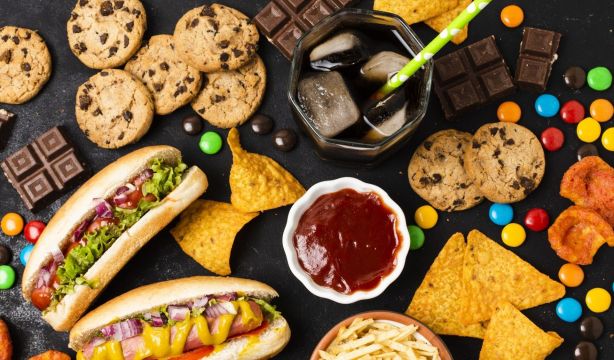 El consumo de alimentos ultraprocesados acelera el envejecimiento biológico (UMH)