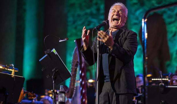 Víctor Manuel amplía su gira con nuevos conciertos: fechas y ciudades