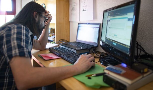 Pasar mucho tiempo sentado acelera el envejecimiento