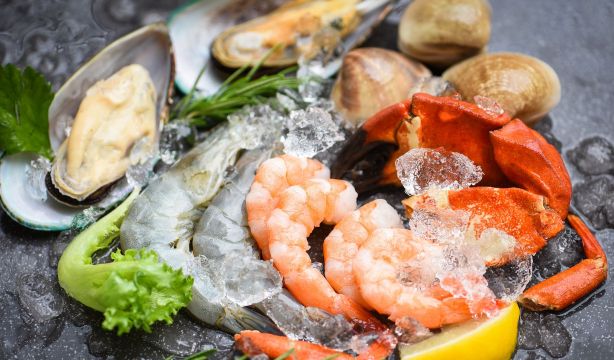 ¿Cuántos minutos cocer cada tipo de marisco? Tabla de tiempos (Bigstock)