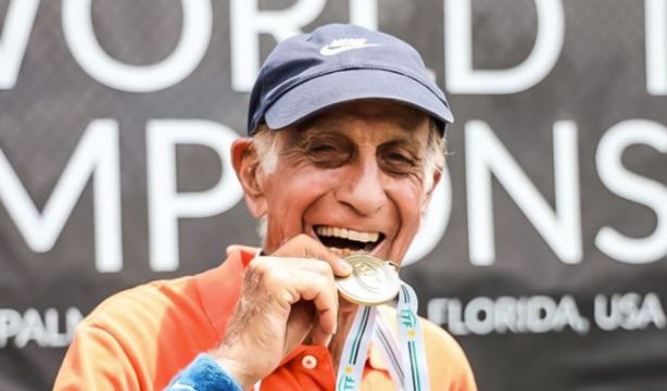 Tito Zerené tiene 100 años y sigue jugando al tenis: "No hay edad para practicar deporte" (Instagram)