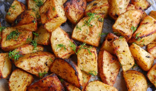 El truco para que las patatas asadas queden mucho más crujientes