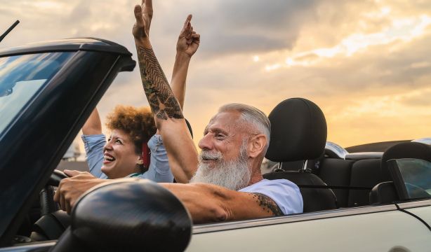 Los nuevos sénior ya no envejecen: entran en la sexalescencia pasados los 60 años