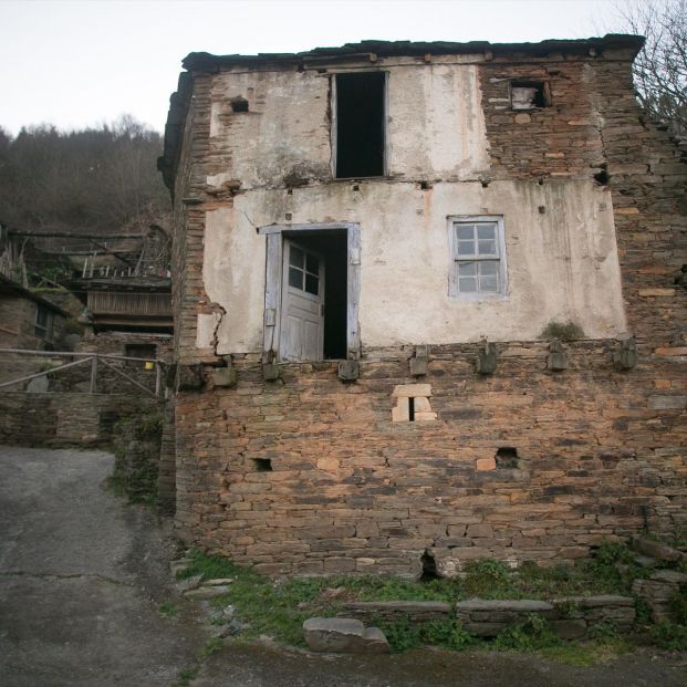 Una vivienda de San Paio, aldea abandonada recientemente (Lugo). Fuente: Carlos Castro / Europa Press Una vivienda de San Paio, aldea abandonada recientemente (Lugo). Fuente: Carlos Castro / Europa Press