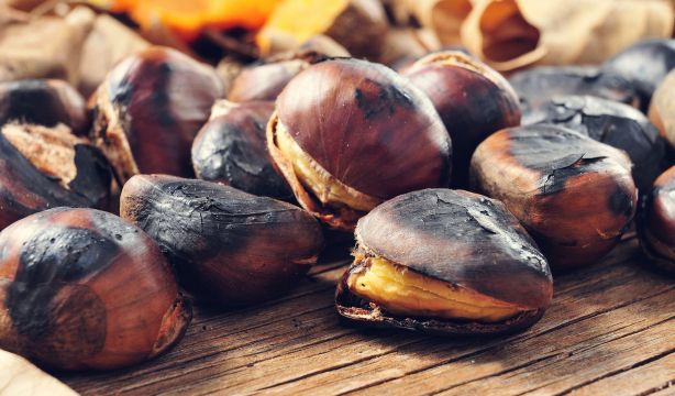 Cómo pelar castañas sin esfuerzo: el truco viral que arrasa en las redes. Fuente: BigStock