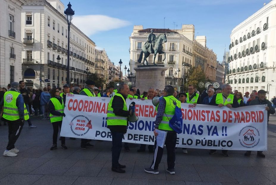 Marcha pensionista en Madrid: exigen IPC real y equiparar las pagas más bajas al salario mínimo Marcha pensionista en Madrid: exigen IPC real y equiparar las pagas más bajas al salario mínimo