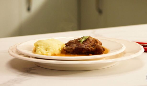 Receta de carrilleras de cerdo al vino blanco. Fuente: Mercadona