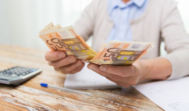 Casi el 80% de los mayores sigue prefiriendo el efectivo como medio principal de pago