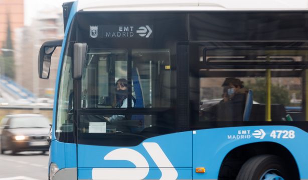 El Gobierno destina 329 millones para rebajar el transporte público