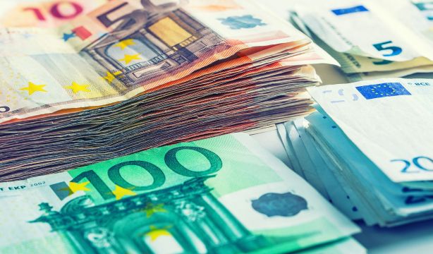 El límite para transferencias entre familiares sin que salten las alarmas en Hacienda