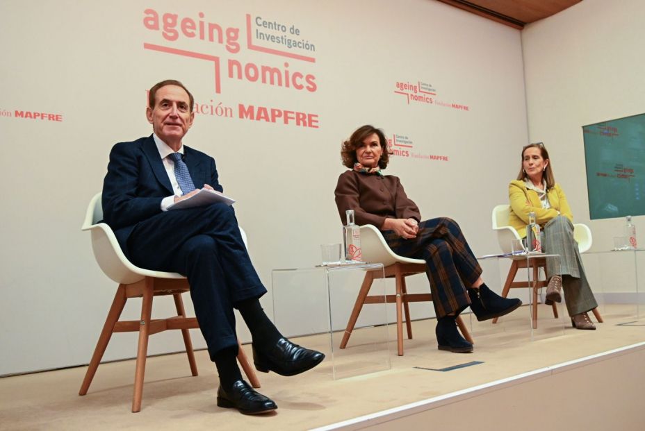 De izq. a dcha. Antonio Huertas, presidente de MAPFRECarmen Calvo, presidenta del Consejo de EstadoMarieta Jiménez, presidenta de ClosinGap