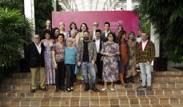 Modelos de diferentes generaciones desfilan contra el edadismo (ASISPA)