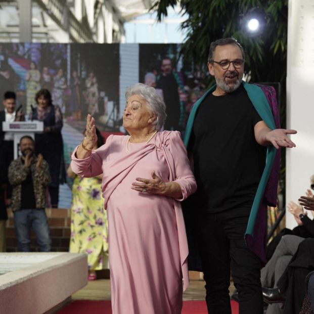 Modelos de diferentes generaciones desfilan contra el edadismo (ASISPA)