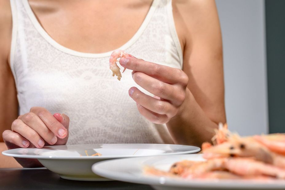 El truco definitivo para pelar gambas sin mancharte las manos: Karlos Arquiñano nos da la clave Fuente:BigStock El truco definitivo para pelar gambas sin mancharte las manos: Karlos Arquiñano nos da la clave Fuente:BigStock