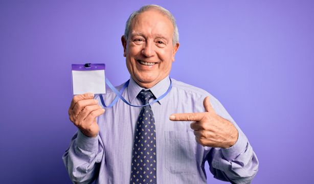 Cómo conseguir el 'carnet de pensionista' 2024: para qué sirve