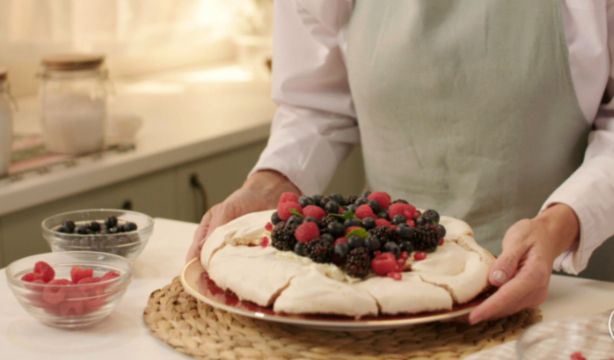 Sorprende a tus invitados estas navidades con una tarta Pavlova
