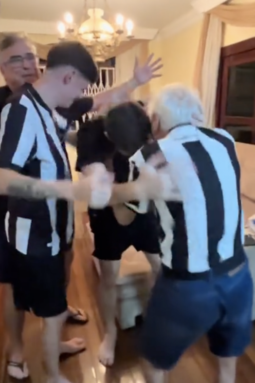 La increíble reacción de un abuelo tras ver a su equipo campeón junto a sus nietos La increíble reacción de un abuelo tras ver a su equipo campeón junto a sus nietos
