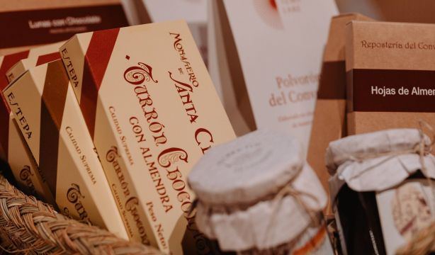 Los dulces navideños elaborados en monasterios de clausura llegan a la Plaza Mayor de Madrid