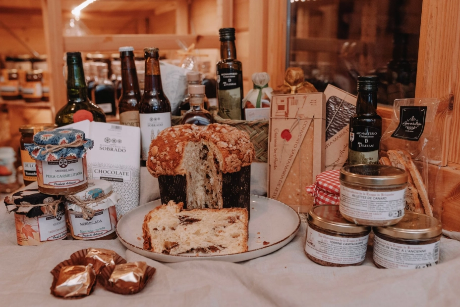 Los dulces navideños elaborados en monasterios de clausura llegan a la Plaza Mayor de Madrid