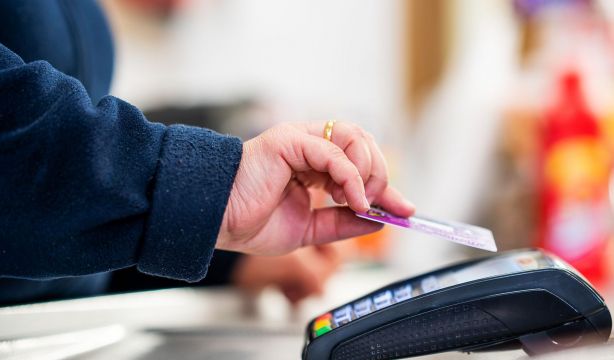 ¿Edadismo financiero?: "Mi banco me ha denegado una tarjeta por tener 74 años"