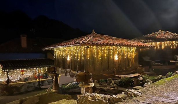 El pueblo de 37 habitantes de Asturias con una decoración navideña de cuento (Turismo Asturias)