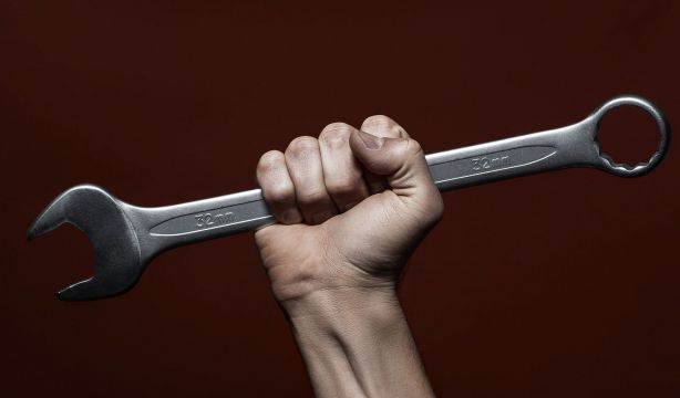 La fuerza con la que tus manos agarran dice mucho de tu salud 