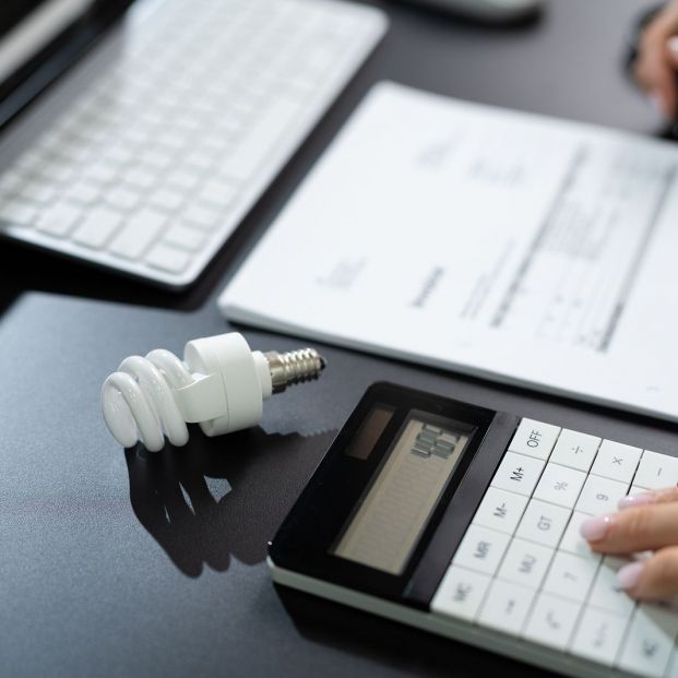 El truco para evitar el ‘consumo vampiro’ y reducir a la mitad tu factura de la luz El truco para evitar el ‘consumo vampiro’ y reducir a la mitad tu factura de la luz