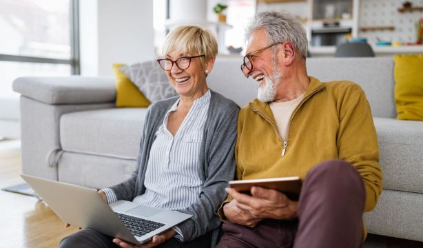 Sevilla acogerá la I Jornada SeniorTic para reflexionar sobre longevidad y tecnología (Bigstock)