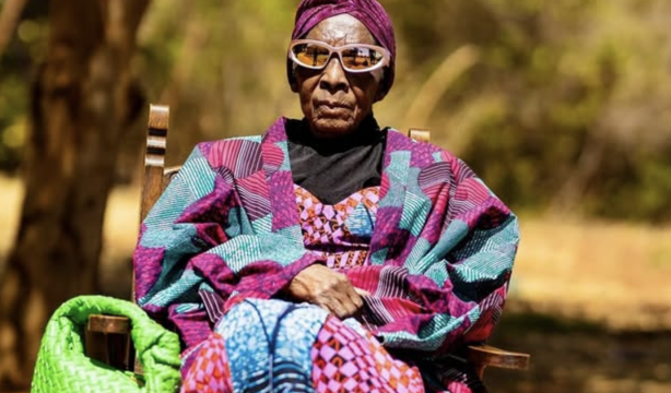 Estilo sin fecha de caducidad: Margaret Chola deslumbra como influencer de moda con 80 años