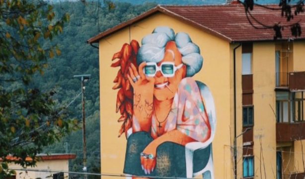 Marina Capdevila homenajea con sus murales a las personas mayores (Instagram)