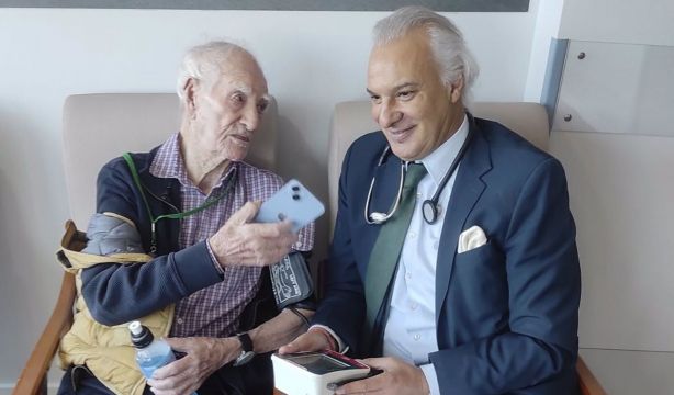 Servando, el supercentenario que desafía al tiempo poniéndose un marcapasos a los 109 años