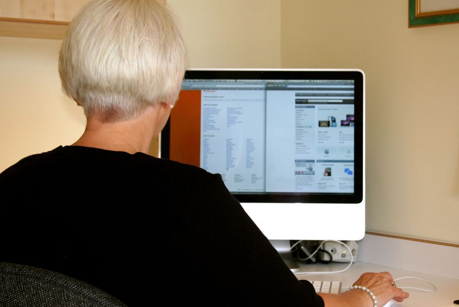 ¿Qué es la brecha digital gris? "Existe un círculo vicioso que perpetúa la exclusión de los mayores" ¿Qué es la brecha digital gris? "Existe un círculo vicioso que perpetúa la exclusión de los mayores"