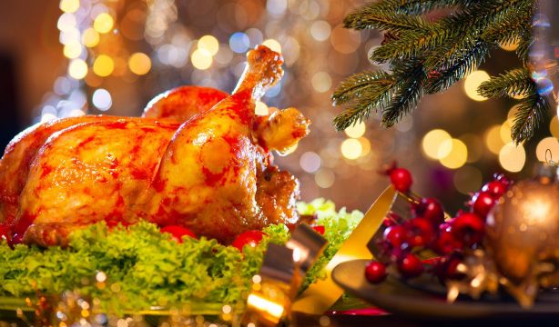 El 34% de los españoles admite comprar más comida de la que consume en Navidad