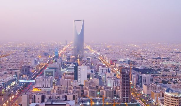 Arabia Saudí aumenta las llegadas mundiales de turistas en un 61% en 2024 (Bigstock)