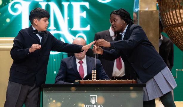 Alambre, copa, lira, paraguas, tolva... Los términos clave del sorteo de la Lotería de Navidad