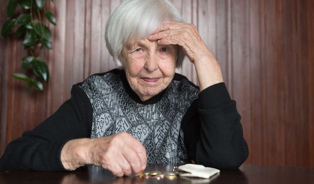 Al límite: los pensionistas no contributivos no llegan al salario mínimo ni cuando cobran la extra