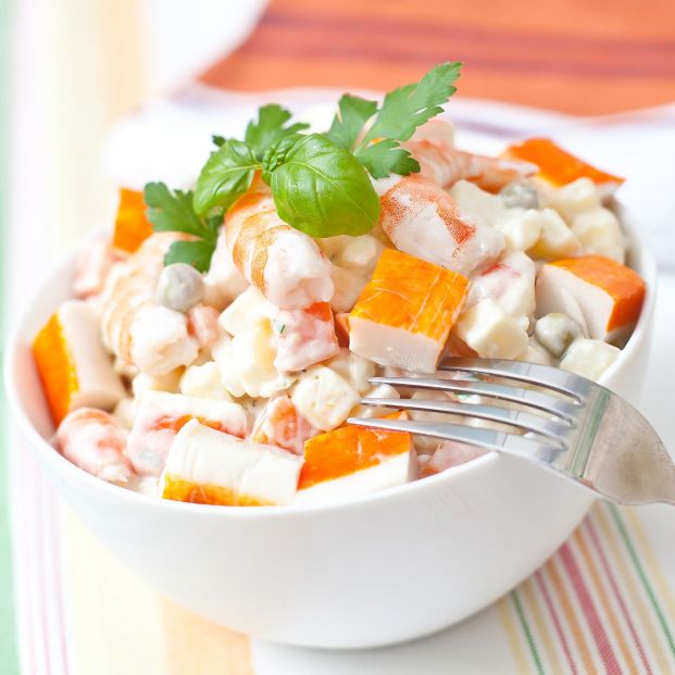 Ensalada de surimi. Fuente: Bigstock Ensalada de surimi. Fuente: Bigstock