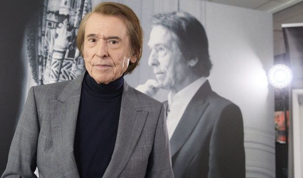 Raphael, ingresado tras sufrir un accidente cerebrovascular durante la grabación de 'La Revuelta'