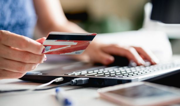 La "trampa" de las tarjetas revolving: su interés TAE sube este año hasta el 23%