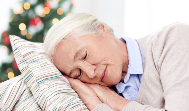10 consejos para que los mayores duerman bien esta Navidad