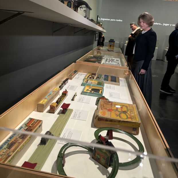 Imagen de la inauguración de la exposición 'Del juguete al cielo'. Fuente: Ayuntamiento de Madrid Imagen de la inauguración de la exposición 'Del juguete al cielo'. Fuente: Ayuntamiento de Madrid