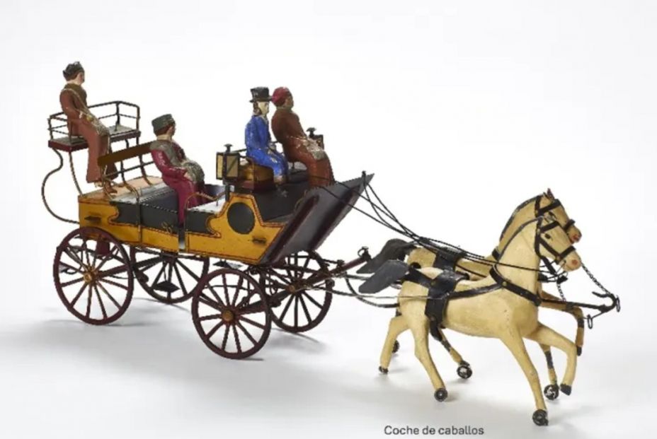 Coche de caballos de la exposición 'Del juguete al cielo'. Fuente: Centro de Cultura Contemporánea Conde Duque Coche de caballos de la exposición 'Del juguete al cielo'. Fuente: Centro de Cultura Contemporánea Conde Duque