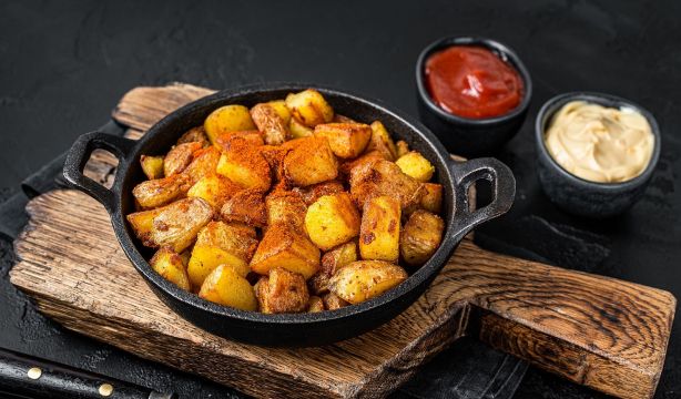 Jordi Cruz desvela su truco para hacer patatas bravas jugosas y  crujientes