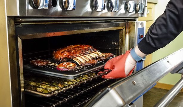 El truco de Carlos Maldonado para saber que una paletilla de cordero está en su punto