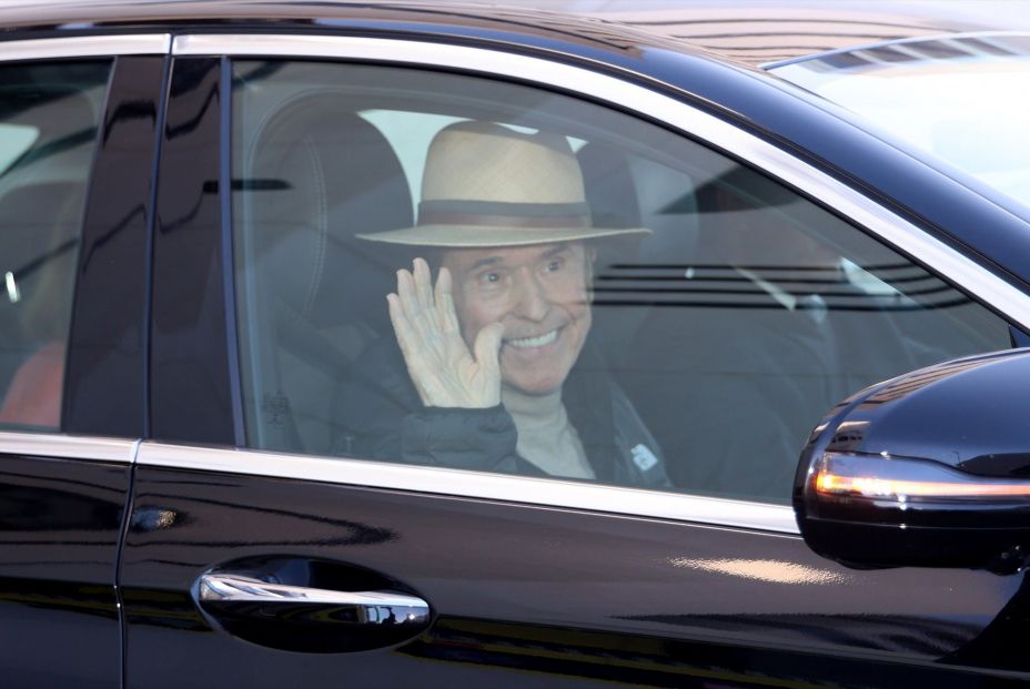 Raphael sale del hospital tras diez ingresado por un linfoma cerebral