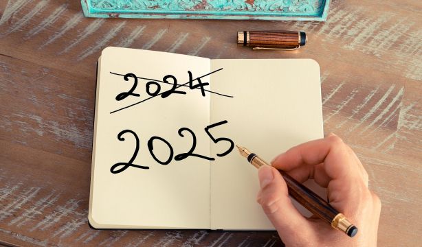 Todo lo que cambia en 2025: edad de jubilación, pensiones, impuestos, declaración de la renta...