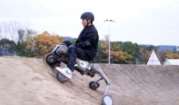 China presenta un robot todoterreno que podría llevar un humano por terrenos abruptos (Unitree Robotics)