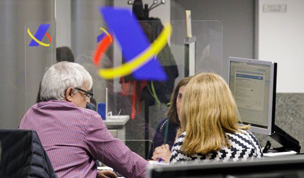 Los jubilados mutualistas tendrán que volver a solicitar su devolución del IRPF cada año hasta 2028. Foto: europapress 